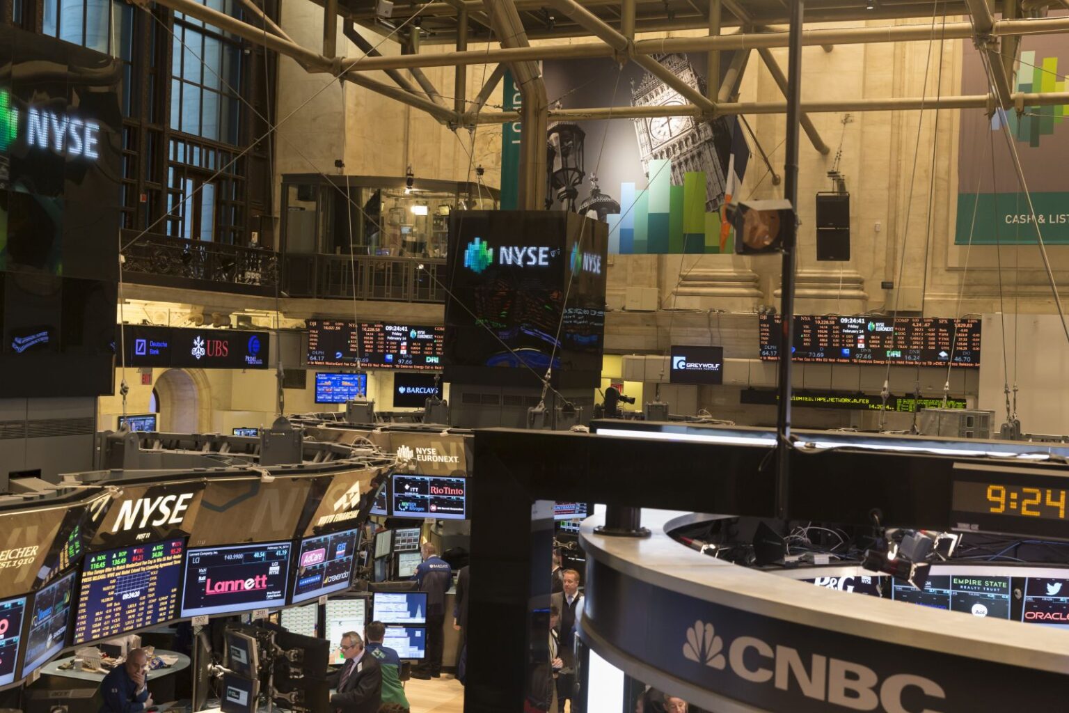 Stocks Pressured by Worries About US Economy Stocks Pressured by Worries About US Economy