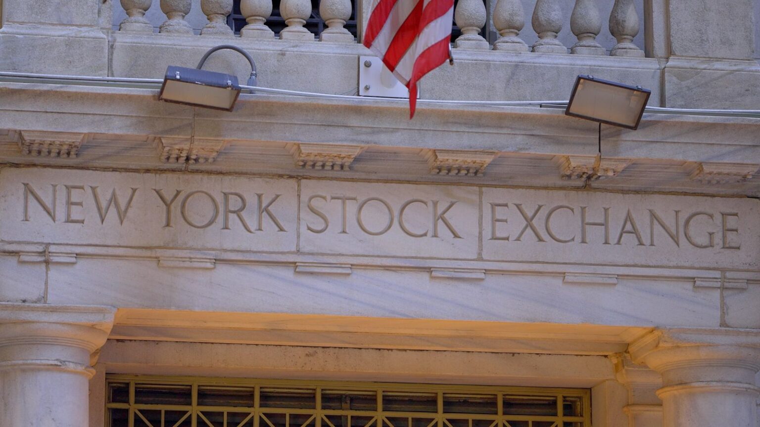 Stocks Settle Higher as a Weak Jobs Report Allays Rate Hike Fears