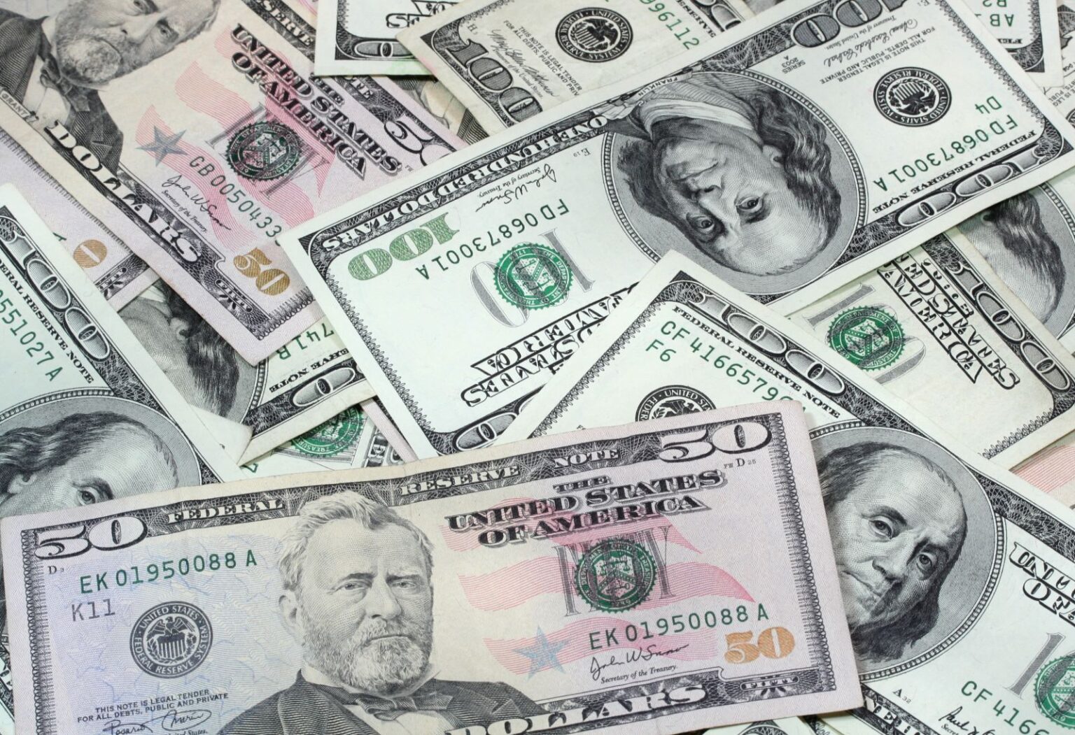 Dollar Edges Higher as Stocks Fall and Crude Oil Rallies Dollar Edges Higher as Stocks Fall and Crude Oil Rallies