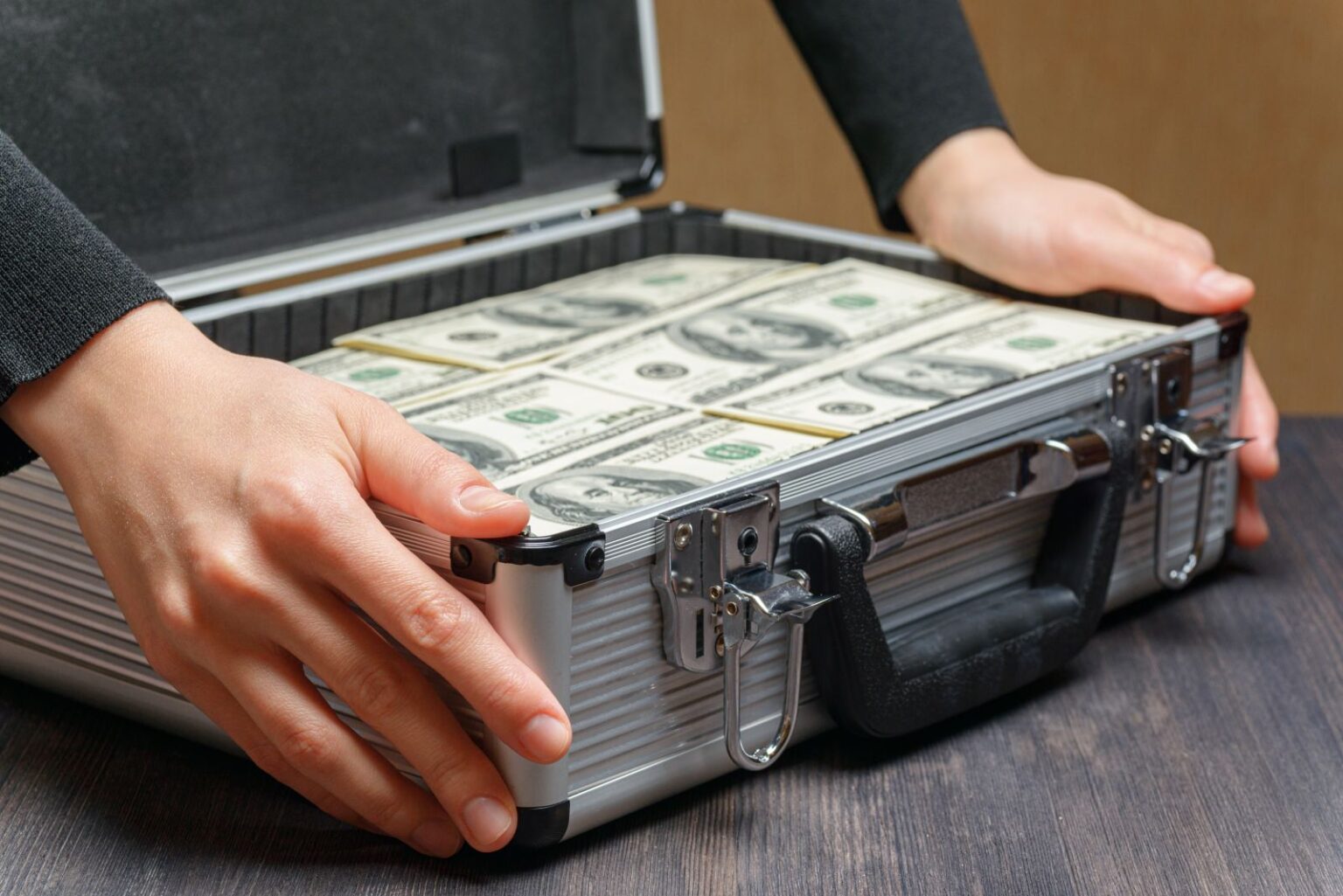 Dollar Supported by Hawkish Fed Comments Dollar Supported by Hawkish Fed Comments